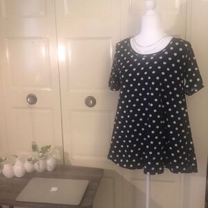 LULAROE SHORT SLEVE POLKA DOT FLARE SHIRT-XS